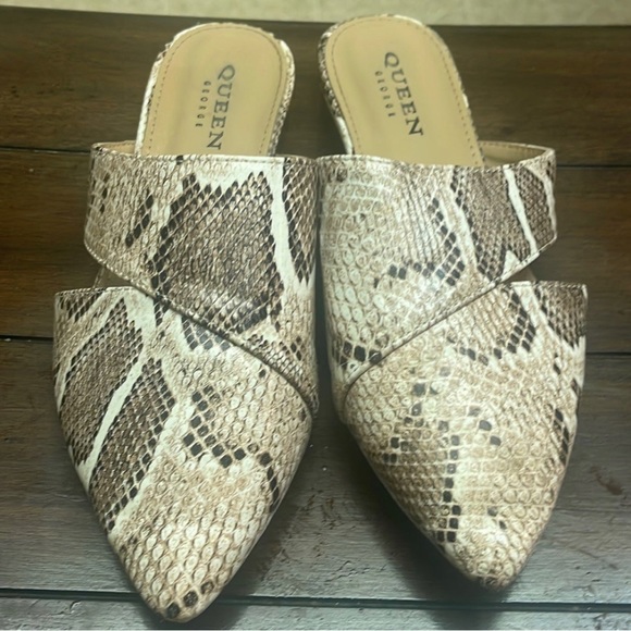 Queen George Shoes - Snake Print Slip-On shoes